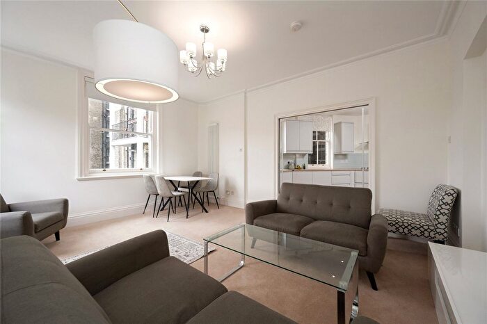 3 Bedroom Flat To Rent In Clarence Gate Gardens, Glentworth Street, London, NW1