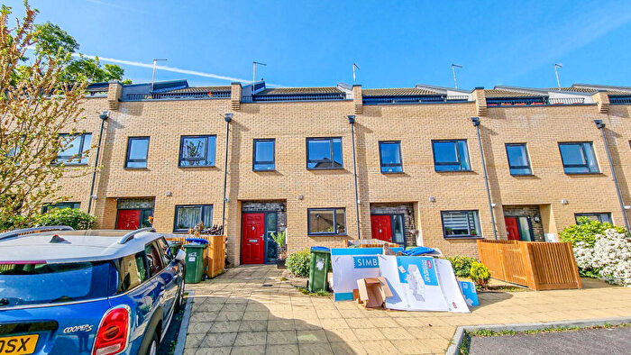 5 Bedroom Town House To Rent In Potter Close, London, SE2