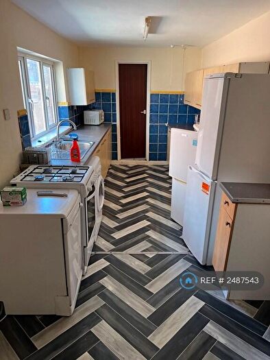 5 Bedroom Semi-Detached House To Rent In Helmsley Road, Newcastle Upon Tyne, NE2