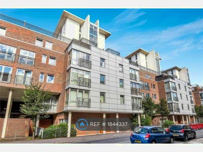 1 Bedroom Flat To Rent In Cross Street, Portsmouth, PO1