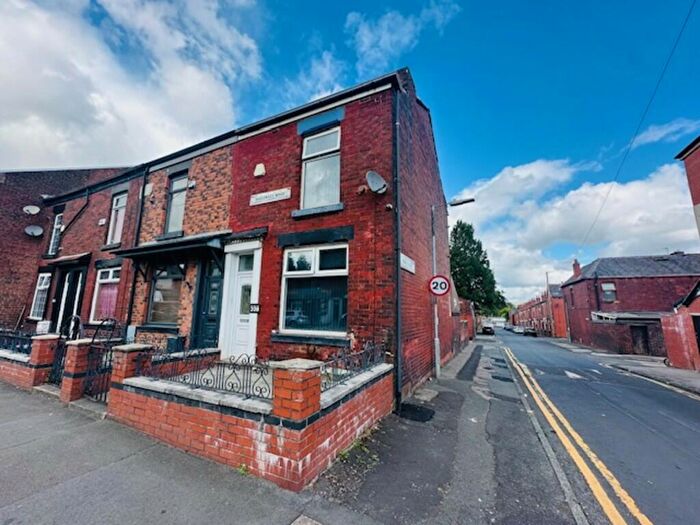 3 Bedroom End Of Terrace House To Rent In Halliwell Road, Halliwell, Bolton, BL1