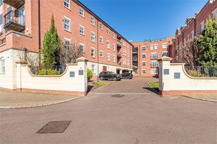 2 Bedroom Flat For Sale In Armstrong Drive, Worcester, WR1