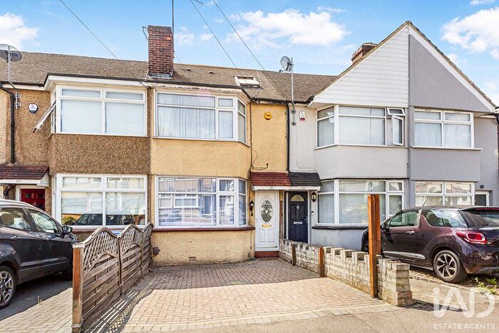 3 Bedroom Terraced House For Sale In Eversley Avenue, London, DA7