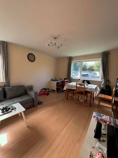 2 Bedroom Flat To Rent In Gurney Close, Barking, IG11