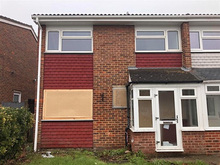 3 Bedroom Semi Detached House For Sale In Oakley Drive, London, SE9