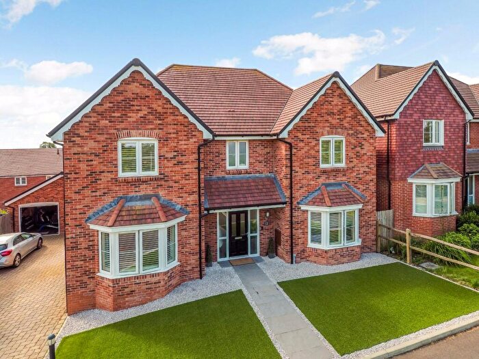 4 Bedroom Detached House For Sale In Rosings Grove, Medstead, Hampshire, GU34