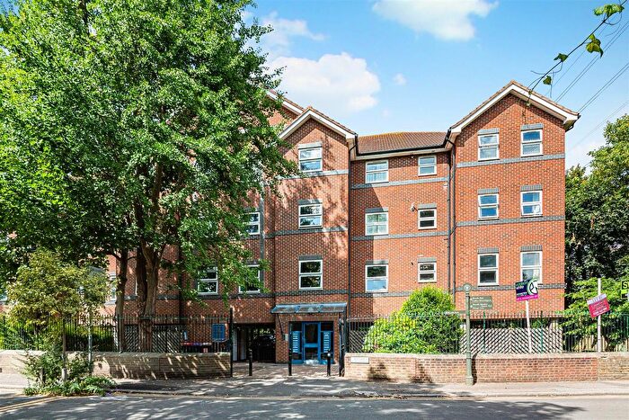 2 Bedroom Flat For Sale In Carlyn House, Byegrove Road, SW19