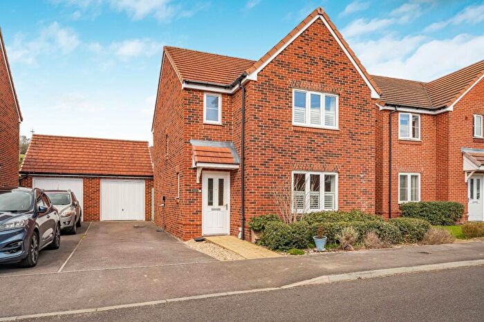 3 Bedroom Detached House For Sale In Reynolds Drive, Alton, Hampshire, GU34