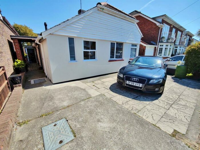 1 Bedroom Detached Bungalow To Rent In Percy Road, Leigh-On-Sea, SS9