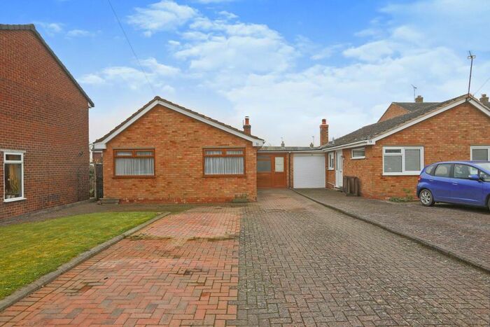 2 Bedroom Bungalow For Sale In Dorchester Avenue, Hampton Magna, Warwick, Warwickshire, CV35