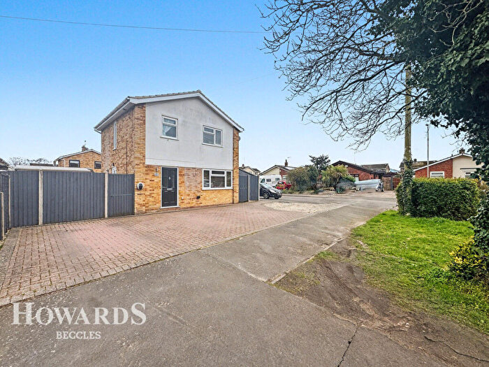 3 Bedroom Detached House For Sale In Pinewood Gardens, North Cove, Beccles, NR34