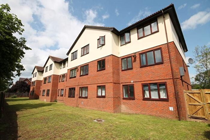 1 Bedroom Flat To Rent In Scotts Avenue, Sunbury-On-Thames, Surrey, TW16