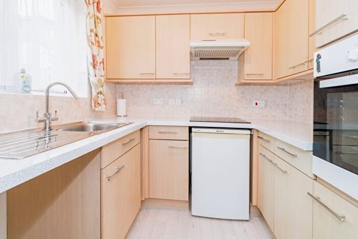 1 Bedroom Flat For Sale In Oakley Court, Southampton, SO16