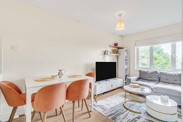 2 Bedroom Flat For Sale In Hopwood Close, Earlsfield, SW17