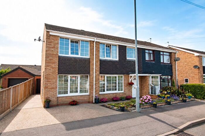 4 Bedroom Semi-Detached House For Sale In Waddington Drive, Scunthorpe, DN17