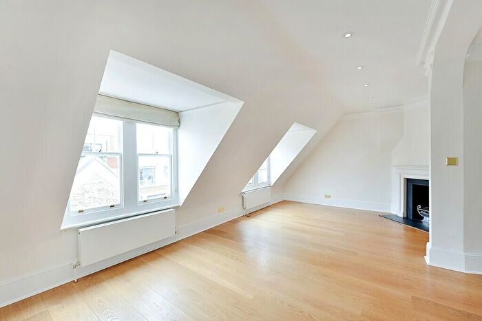 2 Bedroom Flat To Rent In Drayton Gardens, Chelsea, SW10