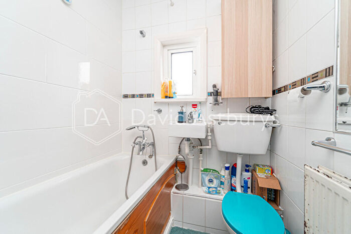 2 Bedroom Flat To Rent In Birkbeck Mansions, Birkbeck Road, London, N8