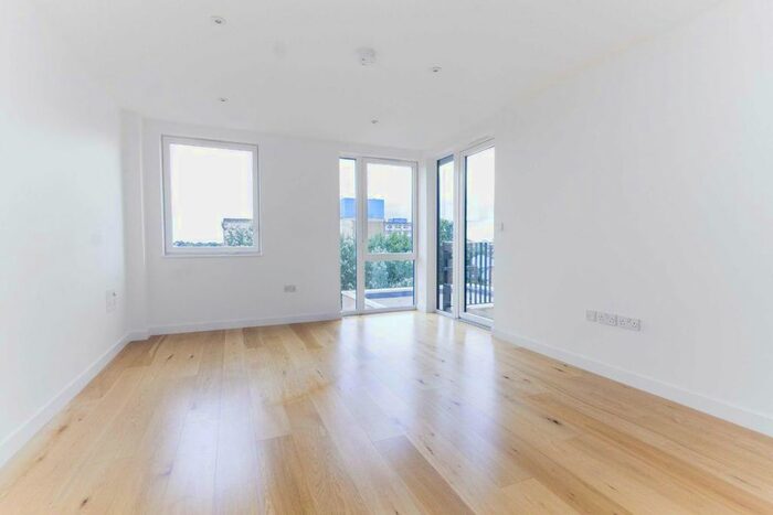 1 Bedroom Flat To Rent In Denman Avenue, Southall, UB2