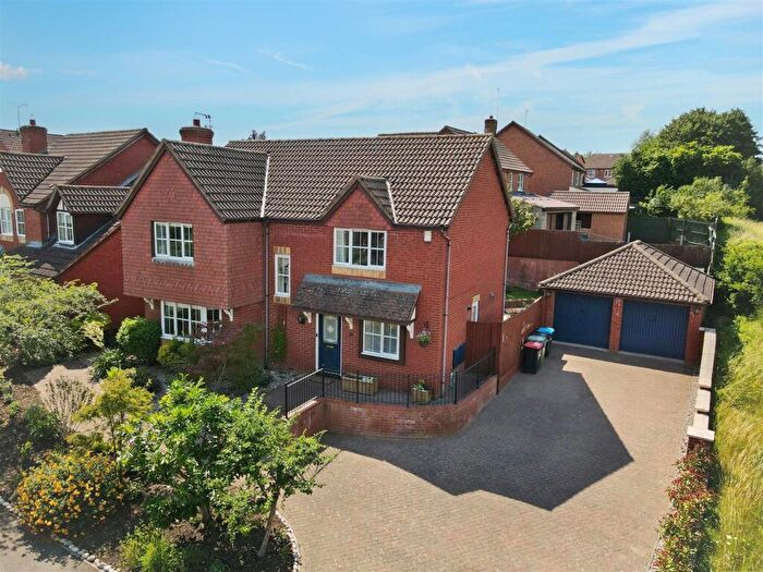 4 Bedroom Detached House To Rent In Lilly Hill, Olney, MK46