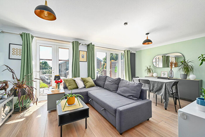 3 Bedroom Terraced House To Rent In Manor Way, Brighton, BN2