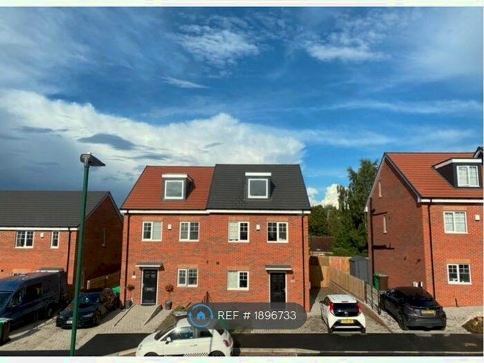 3 Bedroom Semi-Detached House To Rent In Hall Close, Nottingham, NG5