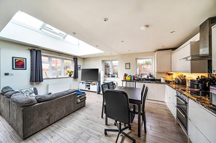 2 Bedroom Flat For Sale In Fortis Green, London, N2