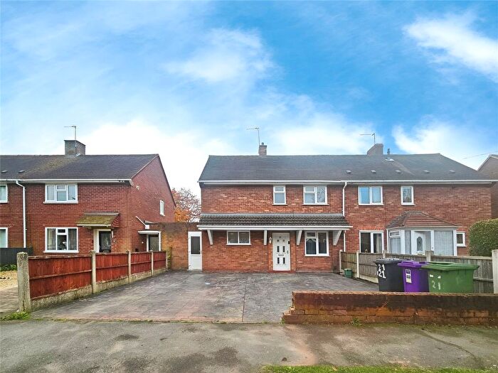 3 Bedroom Semi-Detached House To Rent In Lichwood Road, Wolverhampton, West Midlands, WV11
