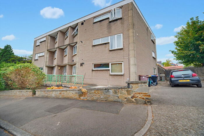 2 Bedroom Flat For Sale In Lake Road East, Roath Park, Cardiff, CF23