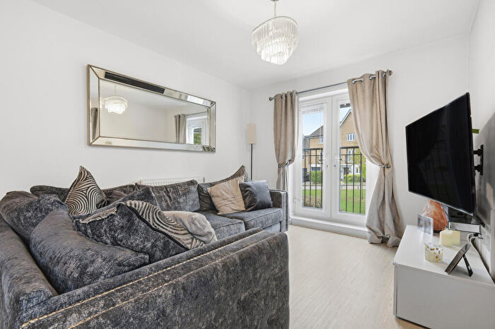 2 Bedroom Flat For Sale In Camellia House, Oaklands Hamlet, Chigwell, Essex, IG7