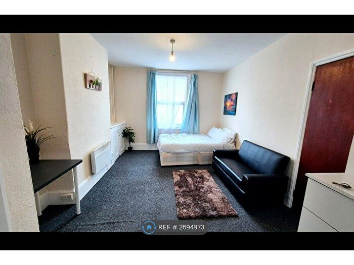 1 Bedroom Flat To Rent In Bedford Road, Reading, RG1