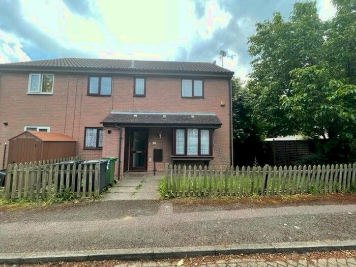 2 Bedroom Semi-Detached House To Rent In Copperfields, Luton, LU4