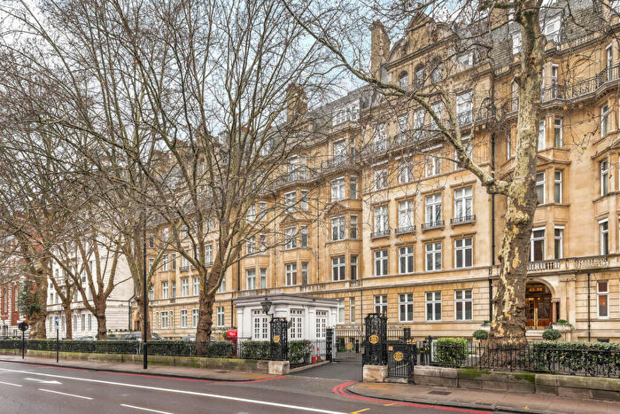 3 Bedroom Apartment For Sale In Marylebone Road, London, NW1