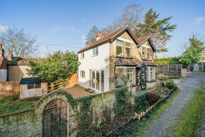 3 Bedroom Detached House To Rent In Cray Road Crockenhill, BR8