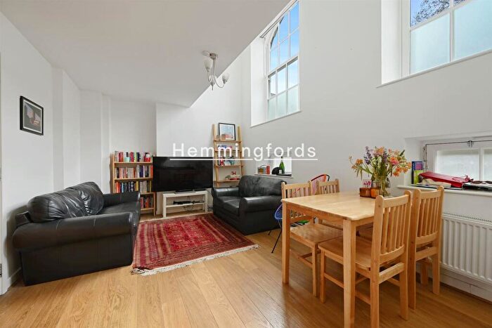 2 Bedroom Apartment For Sale In Shepperton Road, London, N1