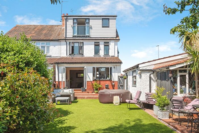 4 Bedroom Semi Detached House For Sale In Eastwick Road, Taunton, TA2