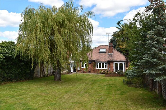 3 Bedroom Chalet For Sale In Orestan Lane, Effingham, KT24