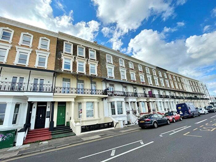 2 Bedroom Flat For Sale In Ethelbert Crescent, Margate, Kent, CT9