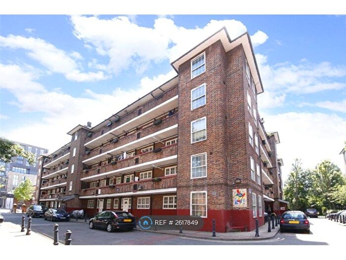 3 Bedroom Flat To Rent In Wilshaw House, London, SE8