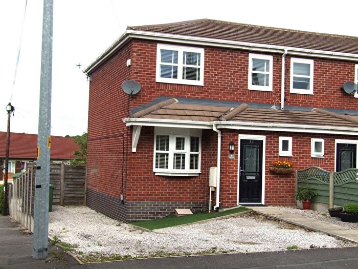 3 Bedroom Terraced House To Rent In Victoria Street, Newton, SK14