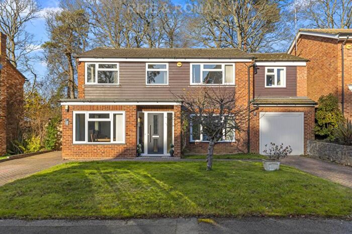 4 Bedroom Detached House For Sale In Llangar Grove, Crowthorne, RG45