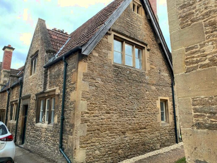 3 Bedroom End Of Terrace House To Rent In Church Street, SN15