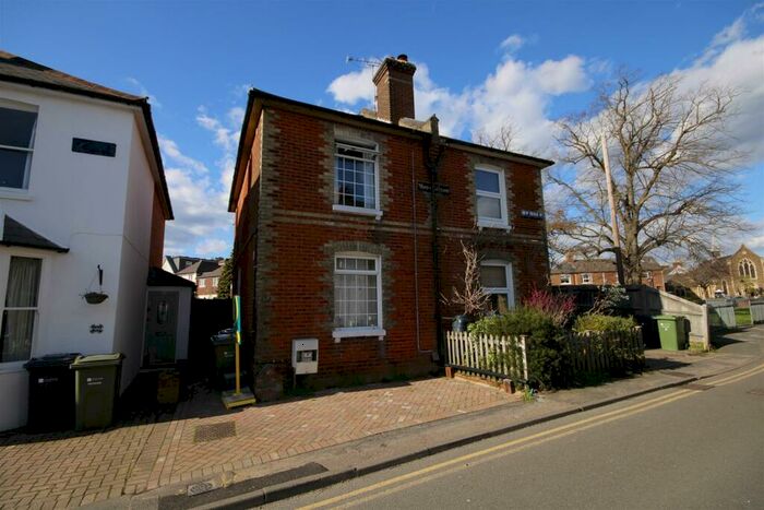 4 Bedroom House To Rent In New Cross Road, Guildford, GU2