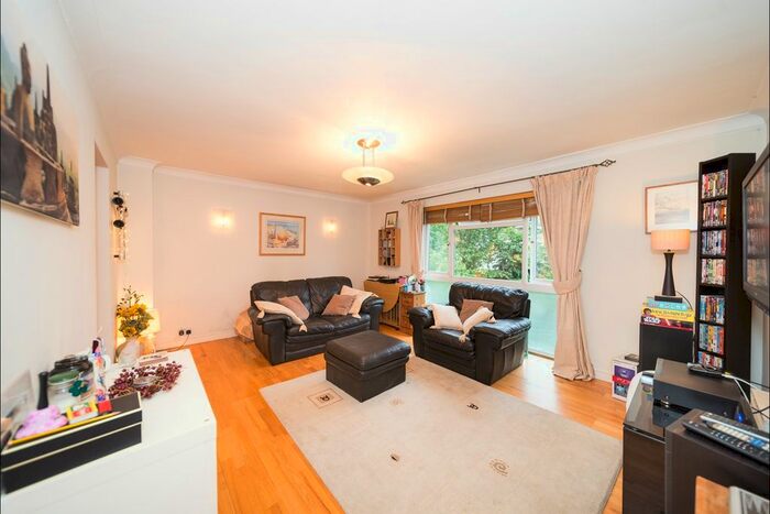2 Bedroom Flat To Rent In Worple Road, London, SW20