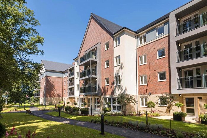 2 Bedroom Apartment For Sale In Broadfield Court, Park View Road, Prestwich, Manchester, M25
