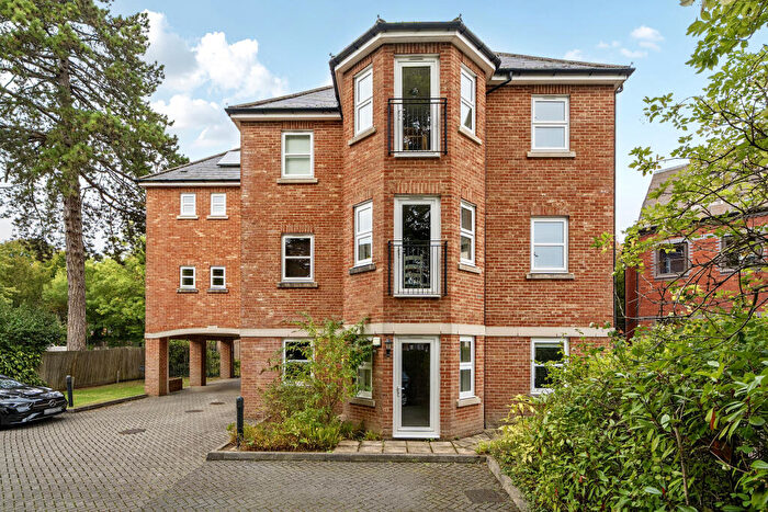 2 Bedroom Flat For Sale In Harestone Valley Road, Caterham, CR3