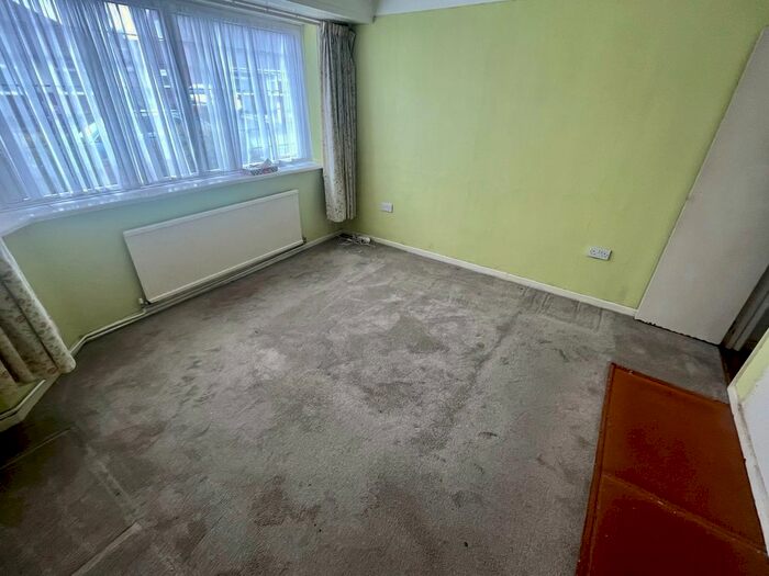 2 Bedroom Semi-Detached Bungalow For Sale In Towers Avenue, Maghull, Liverpool, L31
