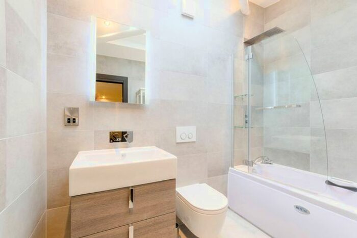 2 Bedroom Flat To Rent In The Loft House, Fulham, SW6