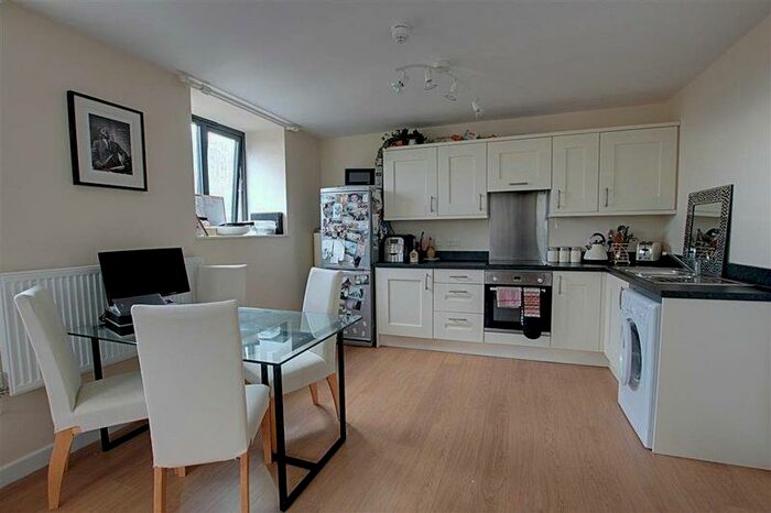 2 Bedroom Flat To Rent In Lower Bristol Road, Bath, BA2