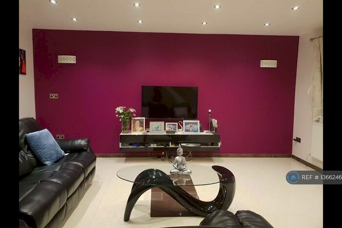 3 Bedroom Semi-Detached House To Rent In Pinner Road, Harrow, HA2