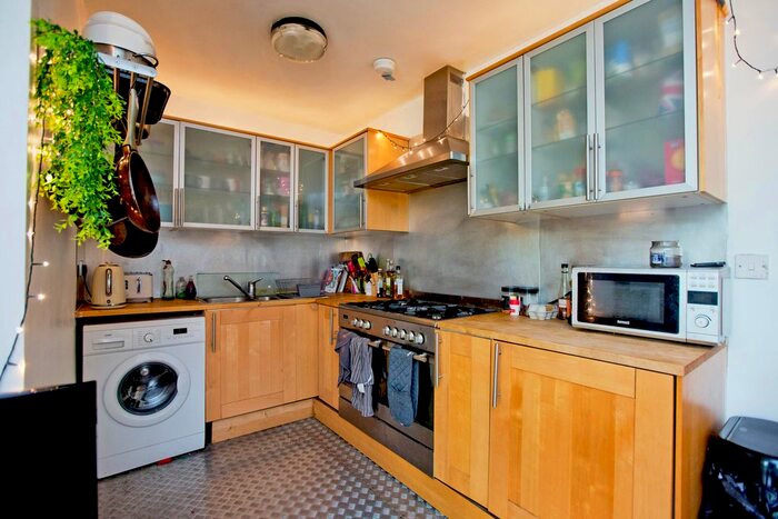 2 Bedroom Flat To Rent In St. Leonards Street, London, E3